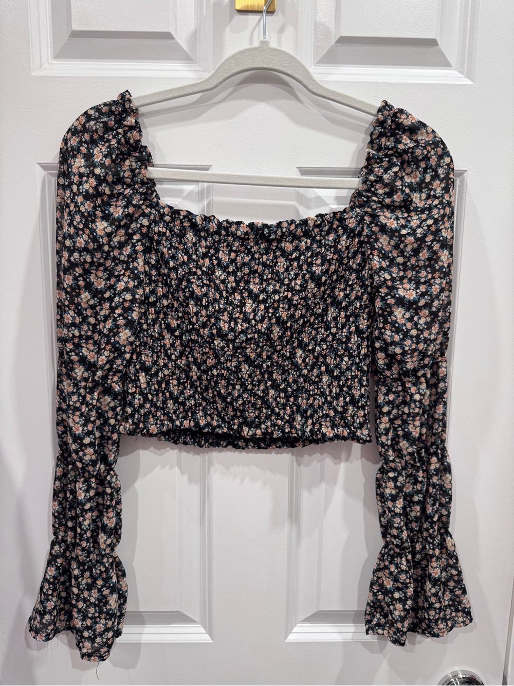 wild fable Black Floral Smocked Puff-Sleeve Crop Top